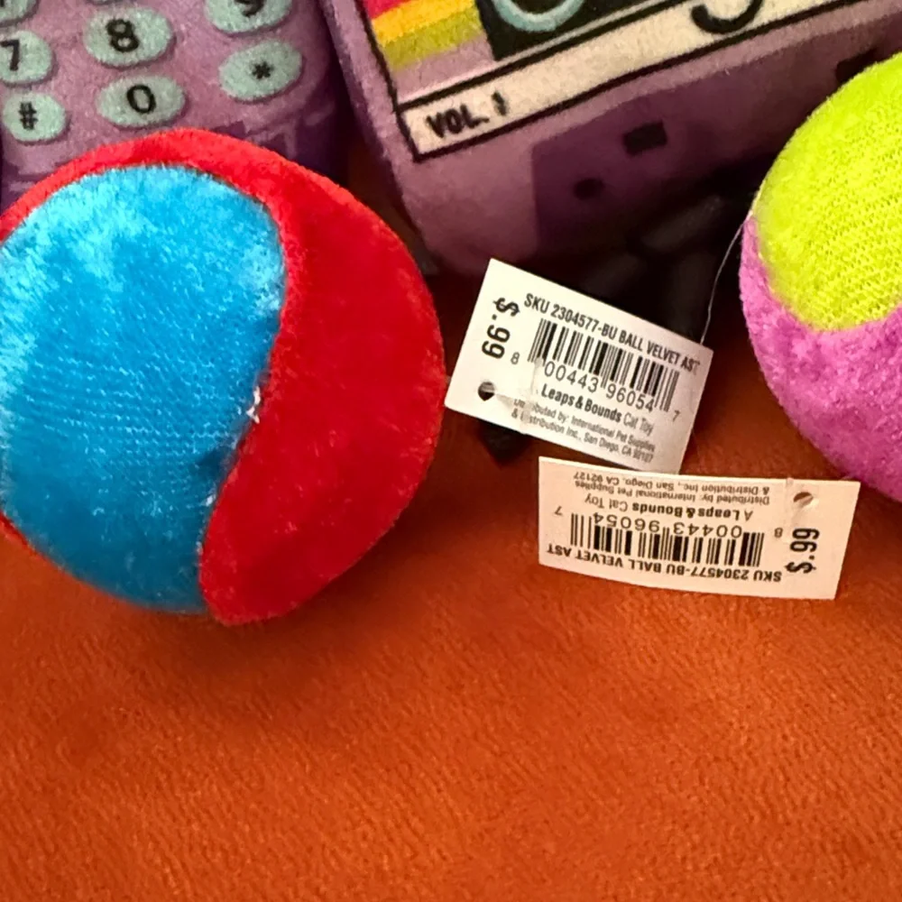 NWT 5 Fun Cat Toys: 3-pack “So Meowsome 90’s” plus 2 velvety rattle balls